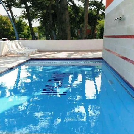 Comfort And Relax By The Pool-beahost Апартаменты